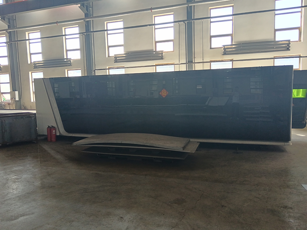 萬瓦激光裁板機